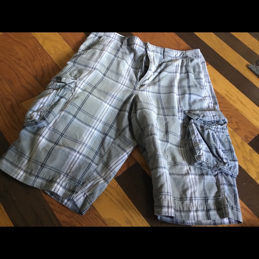 Gray plaid cargo shorts Urban Pipeline 34” waist